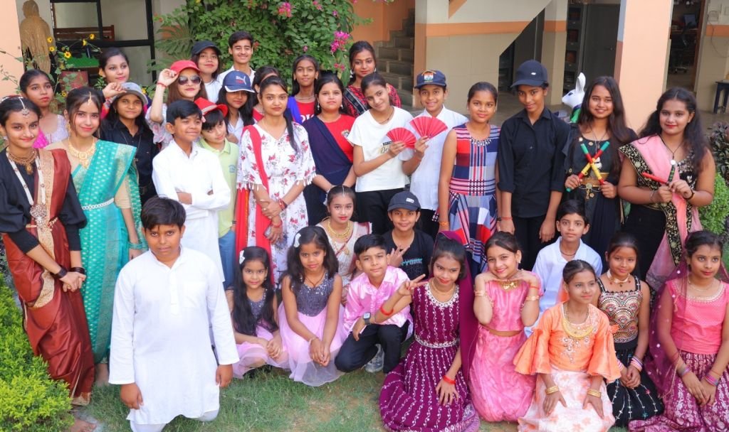 मदर एथीना स्कूल में ‘अंतरराष्ट्रीय नृत्य दिवस’ पर थिरके बच्चे