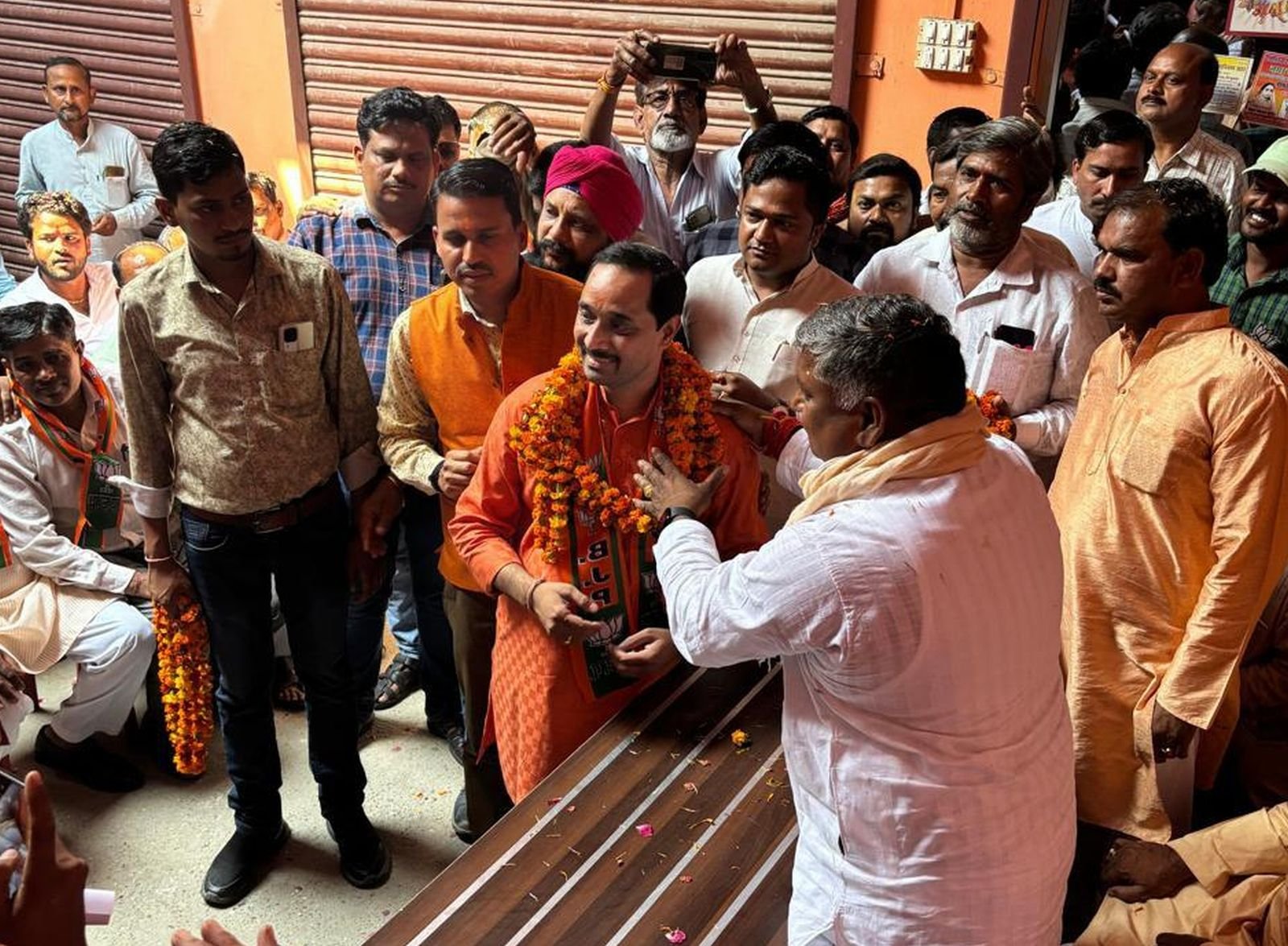 भूमाफिया घोषित और भाजपा से निकाले गए राहुल को फिर लिया गया पार्टी में