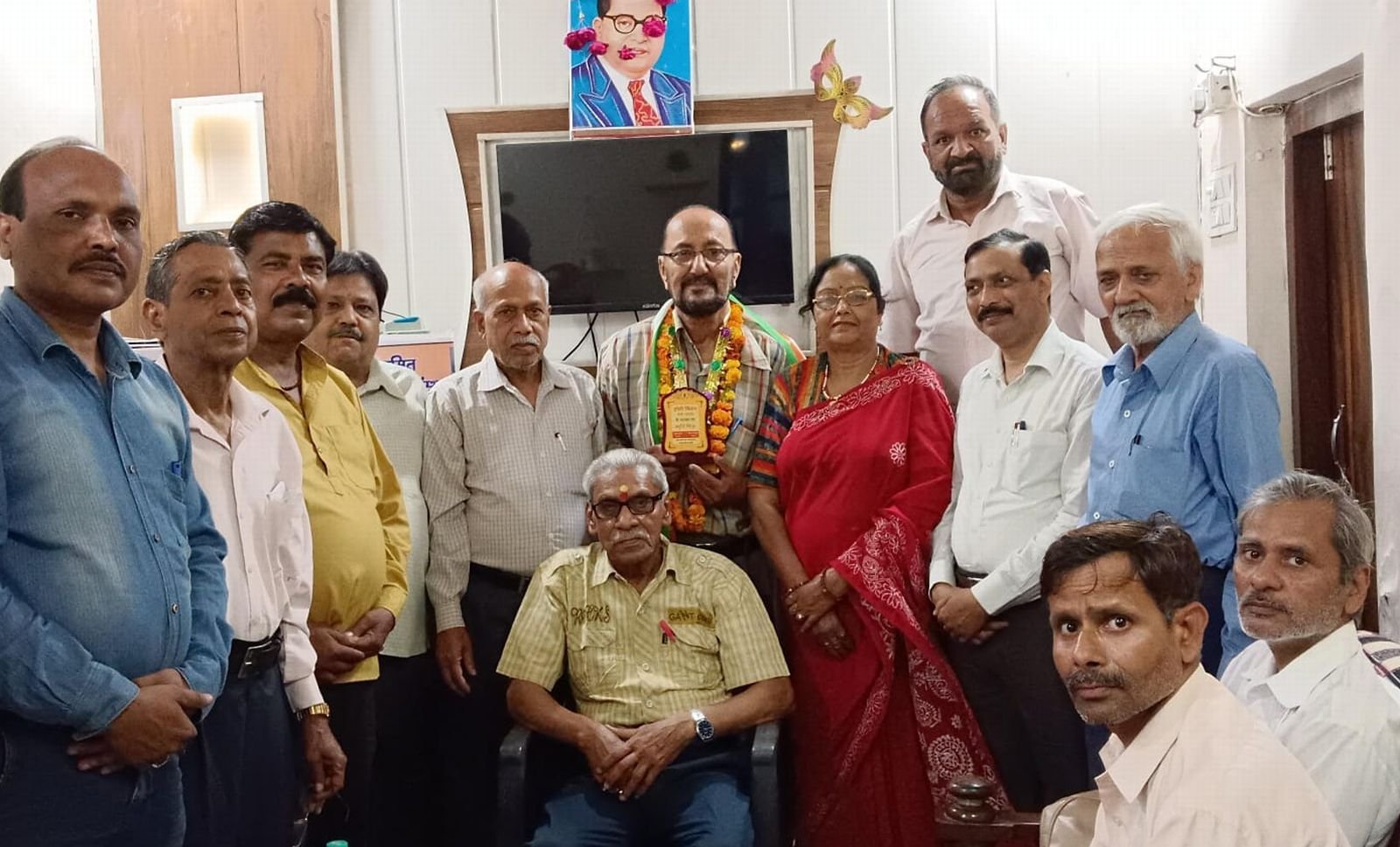 आंबेडकर जयंती की पूर्व संध्या पर कवि दीपक सम्मानित