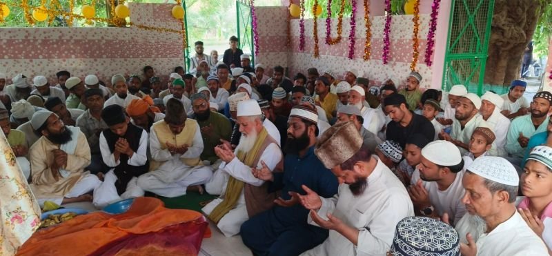 उर्स-ए‌-शाह इब्राहिम बाबा में उमड़ी जयरीनों की भीड़