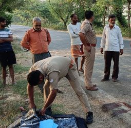 हाईवे पर पड़ी मिली लाश...बुरी तरह कुचला था सिर