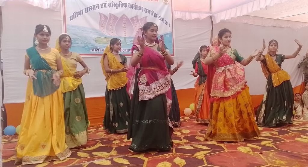 मेहनत का पुरस्कार मिला तो खिल उठे मेधावियों के चेहरे