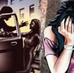 बीच में डाल दिया पर्दा, ताकि देख न पाए चालक...उसके बाद किया चलती कार में दुष्कर्म