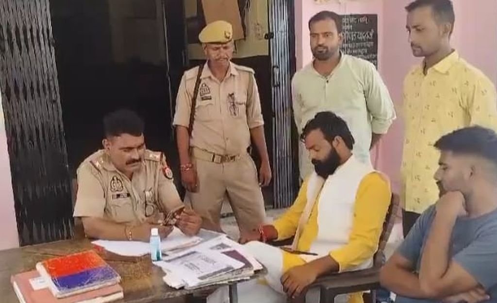 हिंदू देवी-देवताओं पर आपत्तिजनक टिप्पणी का विरोध..पुलिस से कार्रवाई की मांग