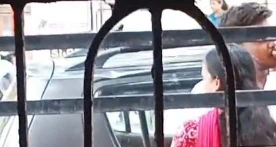 मंदिर के सामने हो रही थीं आपत्तिजनक हरकतें...लोगों ने टोका तो झगड़े पर आमादा हुआ युवक