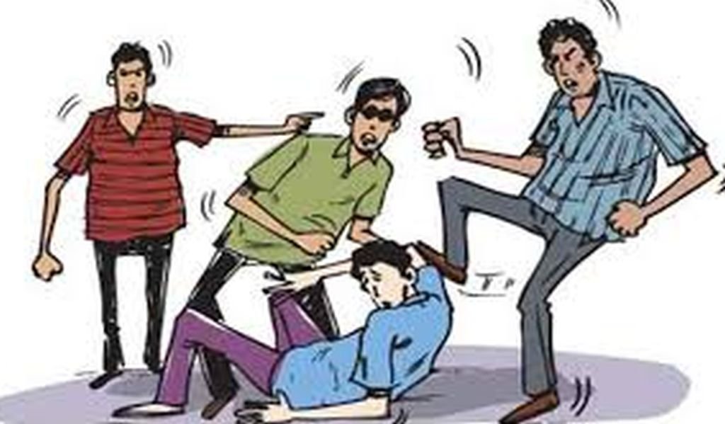 अधिवक्ता से मारपीट कर छीन लिए चेन और रुपये...पुलिस बोली- 'समझौता कर लो'