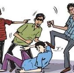 अधिवक्ता से मारपीट कर छीन लिए चेन और रुपये...पुलिस बोली- 'समझौता कर लो'