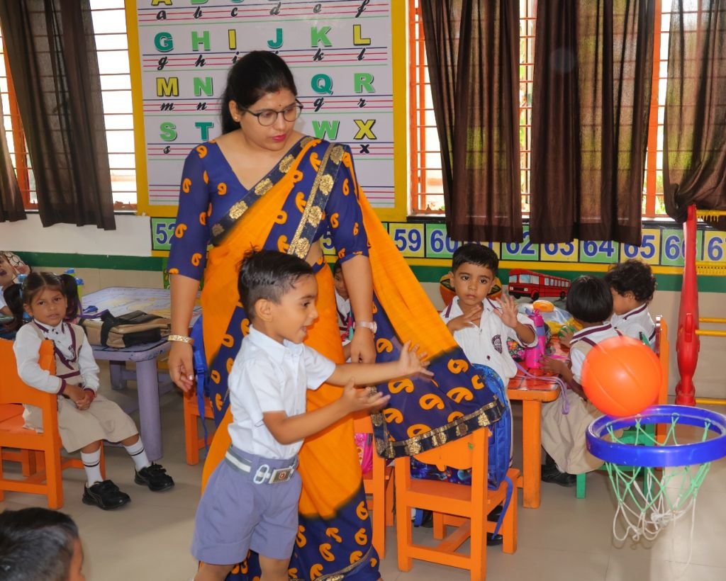 मदर एथीना स्कूल में ग्रीष्मावकाश के बाद प्रथम दिन डॉक्टर्स डे का आयोजन