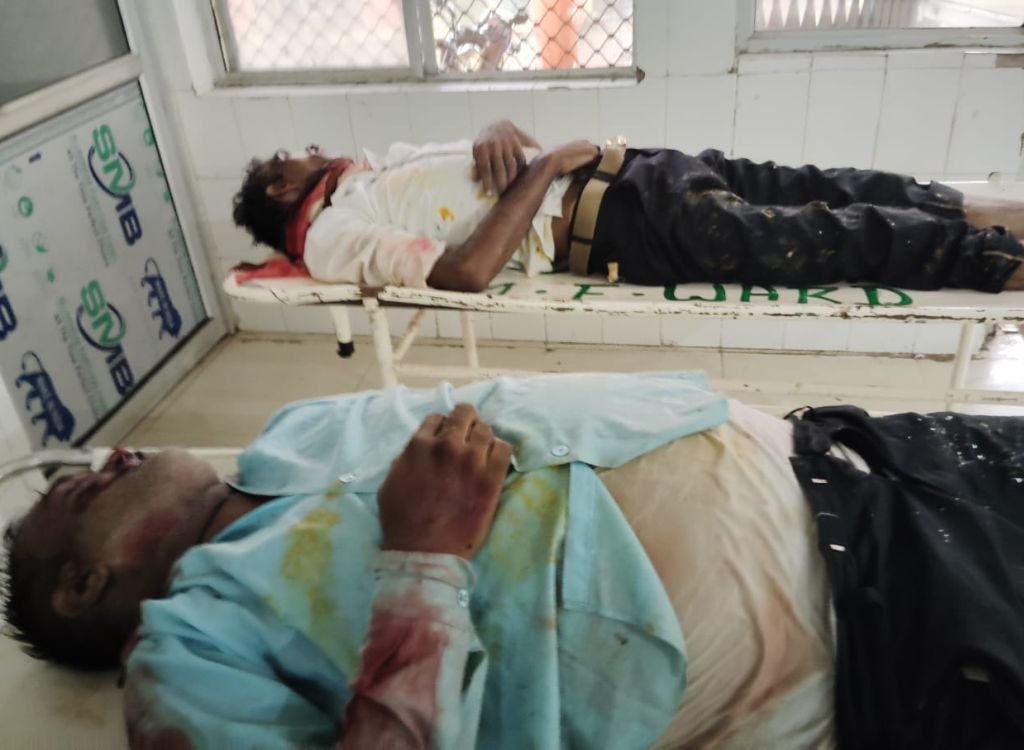 बारिश से सड़क पर हुई फिसलन, बाइक फिसली और दो लोग बन गए मौत का शिकार