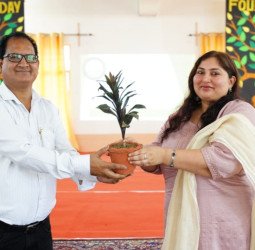 मदर एथीना स्कूल में ‘द्वितीय संस्थापक दिवस’ के अवसर हुए कई कार्यक्रम