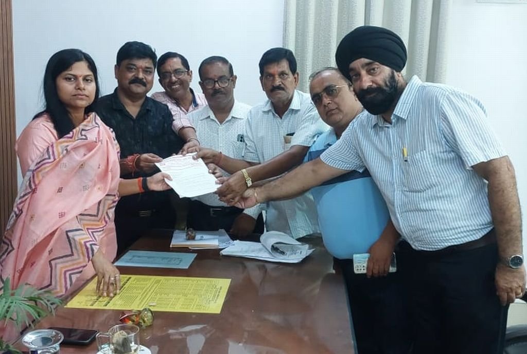 ’पंजीकृत व्यापारियों को मिले आयुष्मान कार्ड की सुविधाः नवनीत