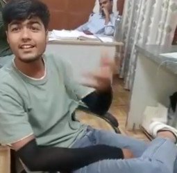 इस वीडियो को देखिए और खुद गौर करिए....इनकी हिम्मत पर