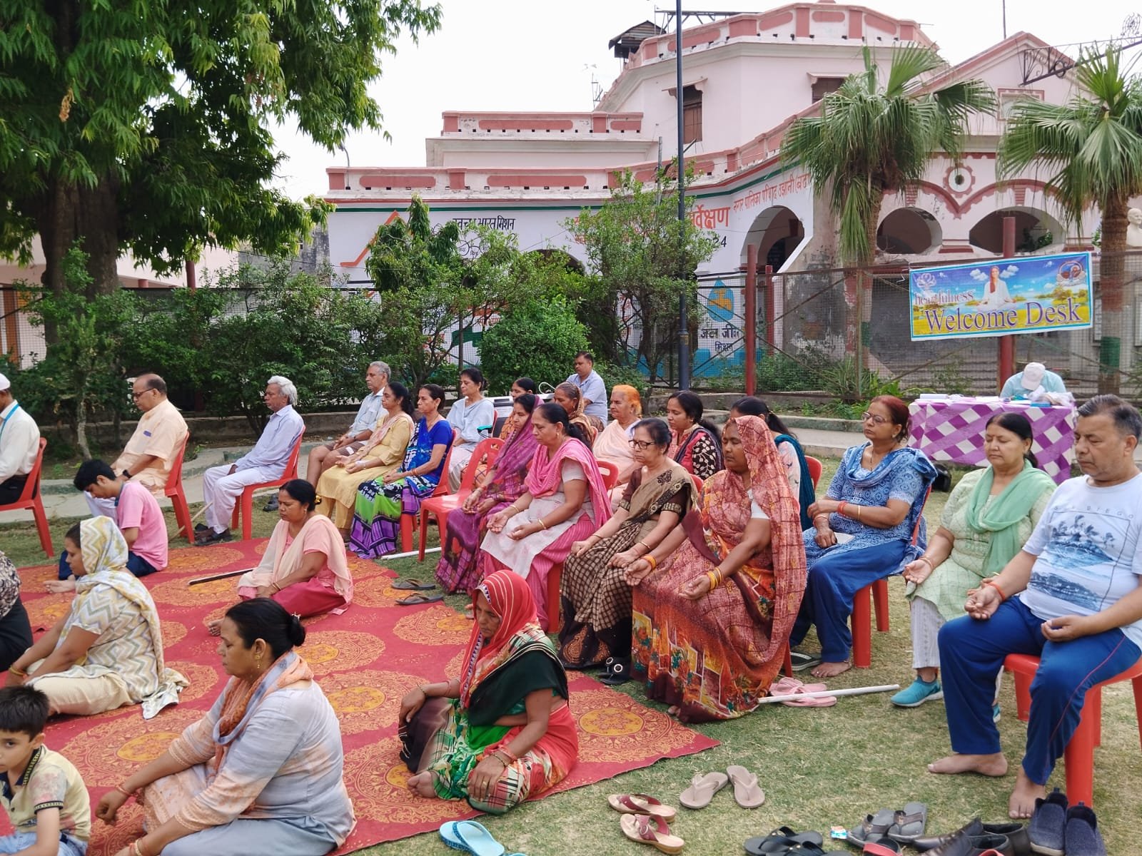 हार्टफुलनेस शिविर में किया योगाभ्यास, ध्यान को किया प्रेरित