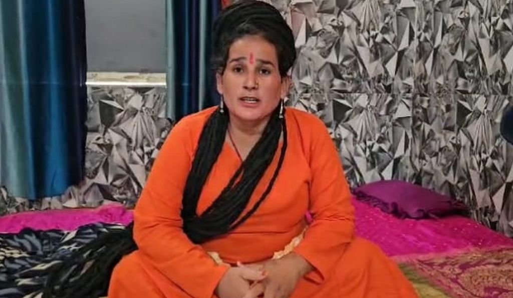 किन्नरों की दबंगई देखिये...बदायूं के साधुओं को पीटा और सरेबाजार हो गए नंगे