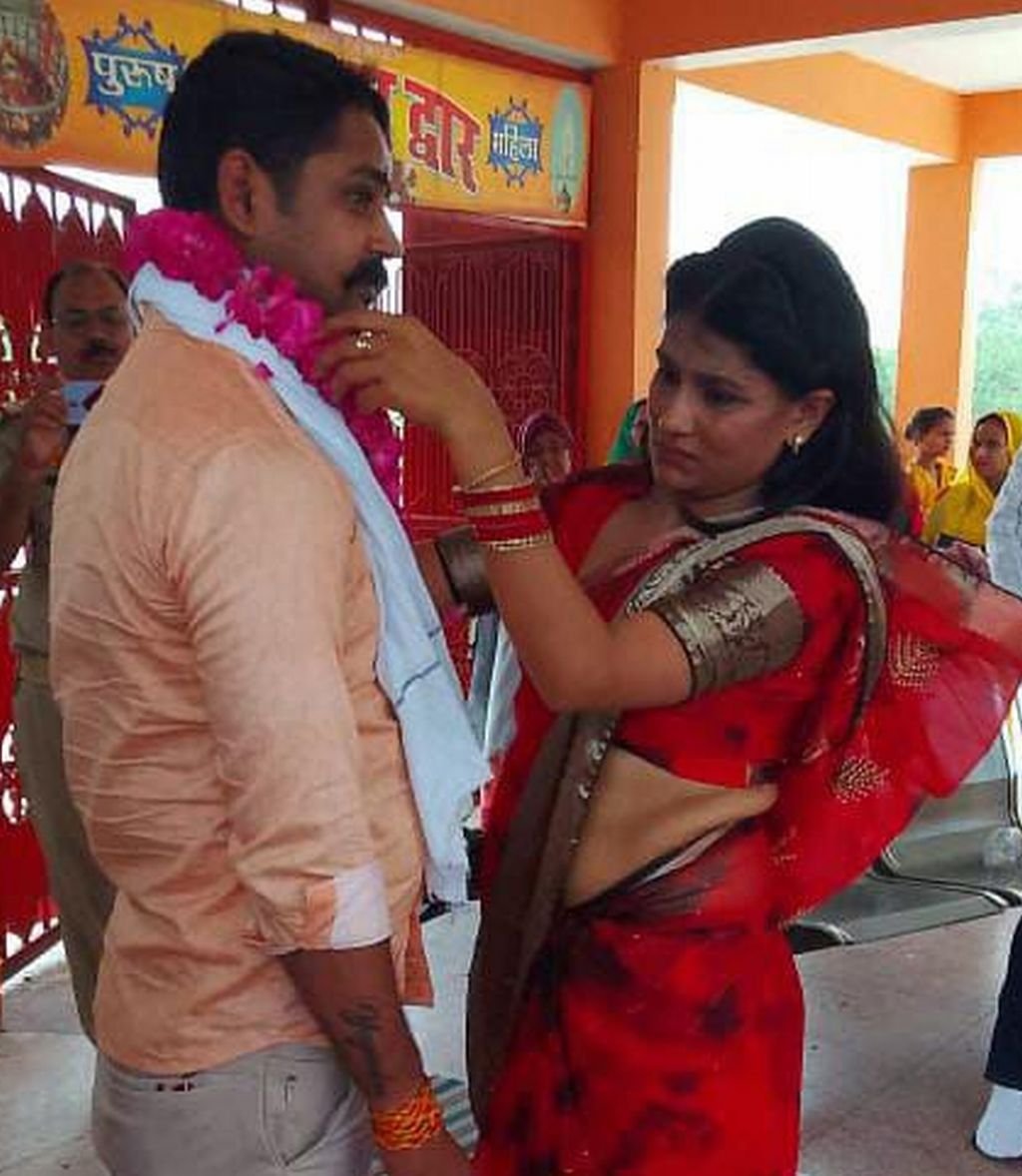 खाकी की शादी में खाकी 'बराती'...पहले अफेयर, रेप का आरोप, फिर मंदिर में शादी