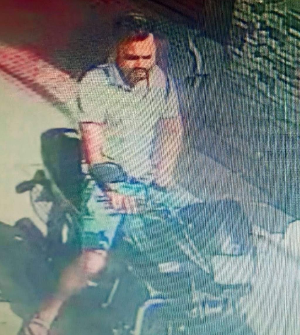 अब कभी नहीं मारेगा राह चलती युवतियों के हिप्स पर हाथ....पकड़ा गया तो हुआ ये हाल