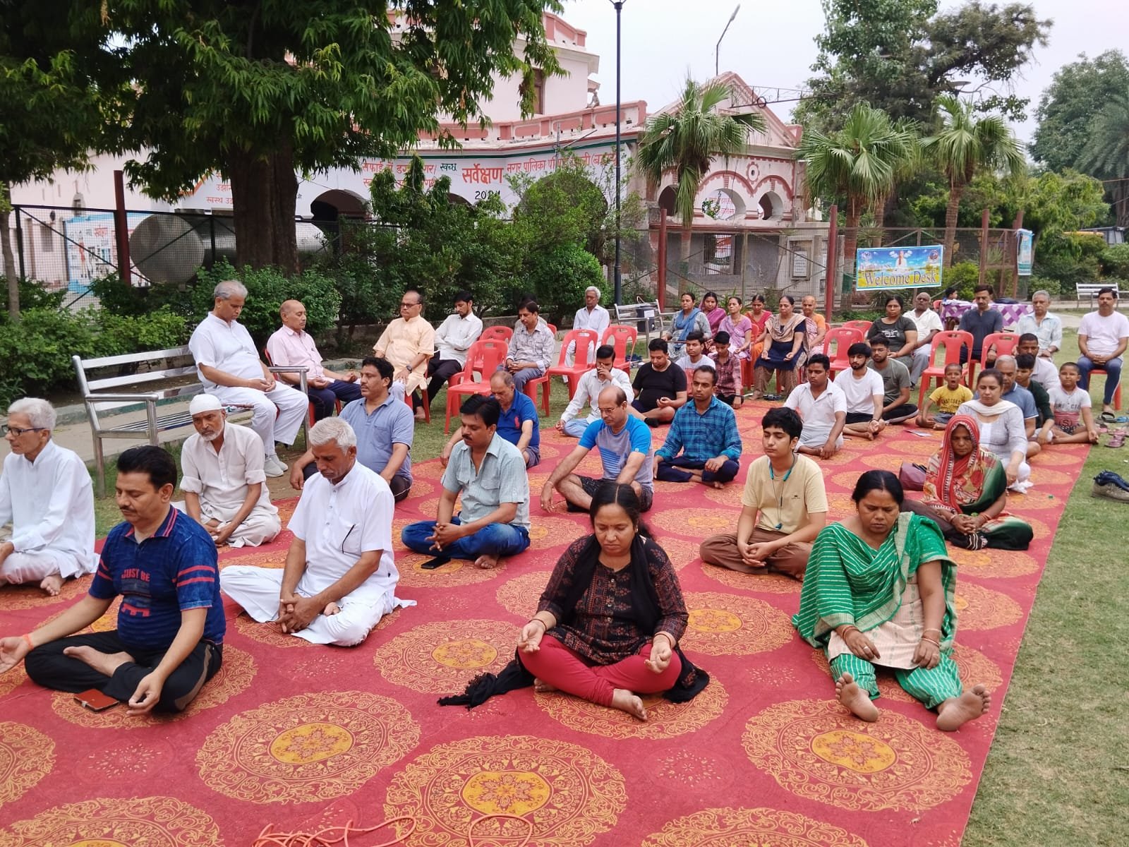 उझानी में हार्टफुल संस्था का शिविर शुरू, पहले दिन किया रिलेक्सेशन का अभ्यास