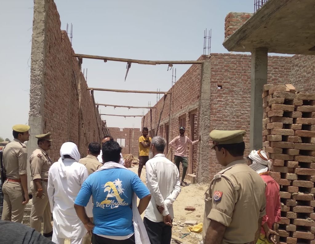 बिना अनुमति किया जा रहा था मदरसे का निर्माण, तोड़ने के आदेश