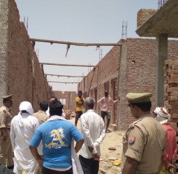 बिना अनुमति किया जा रहा था मदरसे का निर्माण, तोड़ने के आदेश