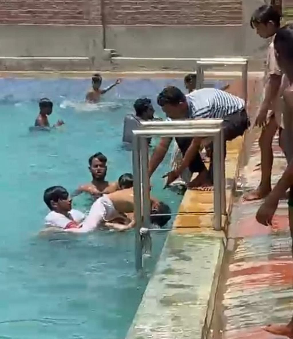 ईद पर दोस्तों के साथ नहा रहा था बालक...डूबा तो मच गई चीख पुकार (देखें वीडियो)