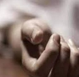 गर्मी से रोई बच्ची...नींद में खलल पड़ा तो बगल में सो रहे पिता ने गला दबाकर मार डाला