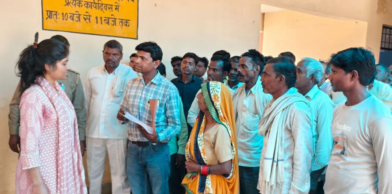 मैडम ! कोटेदार धमकी देता है, 'राशन तो कम ही दूंगा....जो करना है कर लो'