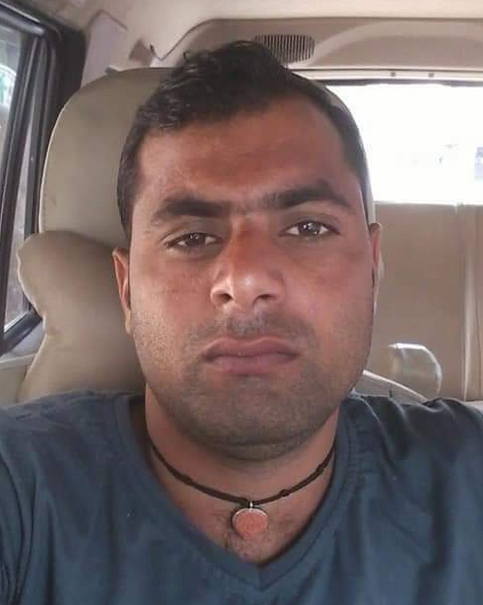 ट्रक की टक्कर से ट्रैक्टर पलटा, दबकर युवक की गई जान