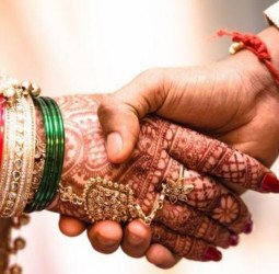 'बचा लीजिये मुझे....दूसरे धर्म के युवक से की है शादी....मारना चाहते हैं घर वाले'