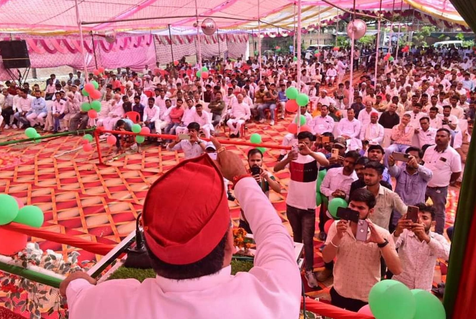 सपाः सम्मेलन पूरे विधानसभा क्षेत्र का.....'नेता' ज्यादा, जनता कम