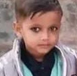 खौलते पानी की बाल्टी में जा गिरा मासूम...फिर हुआ दर्दनाक हादसा