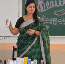 समर कैंप में दिया ‘ब्यूटीशियन एवं ‘मेडीटेशन’ का विशेष प्रशिक्षण