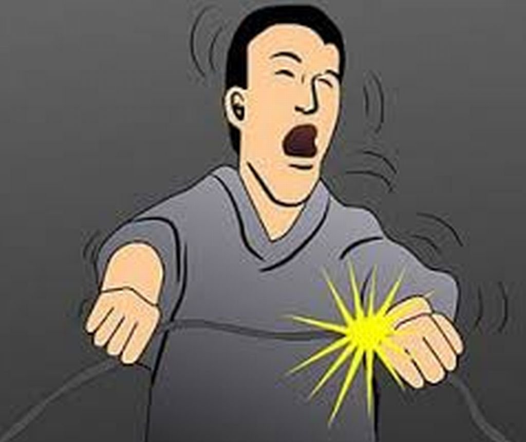 भुट्टा तोड़ने का आरोप लगाकर पहले पीटा फिर बांधकर लगाया करंट