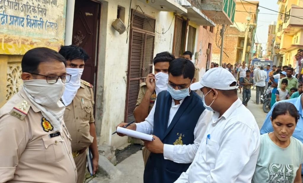 पंखे में लटका था कपड़ा...जमीन पर पड़ी थी युवक की लाश, बदबू आई तो पता चला