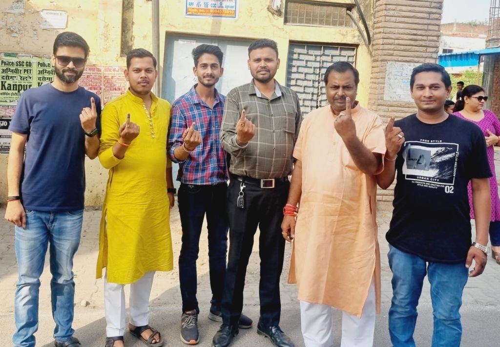 कोई और डालकर चला गया भाकियू नेता का वोट, शाम छह बजे तक 54.31 प्रतिशत मतदान