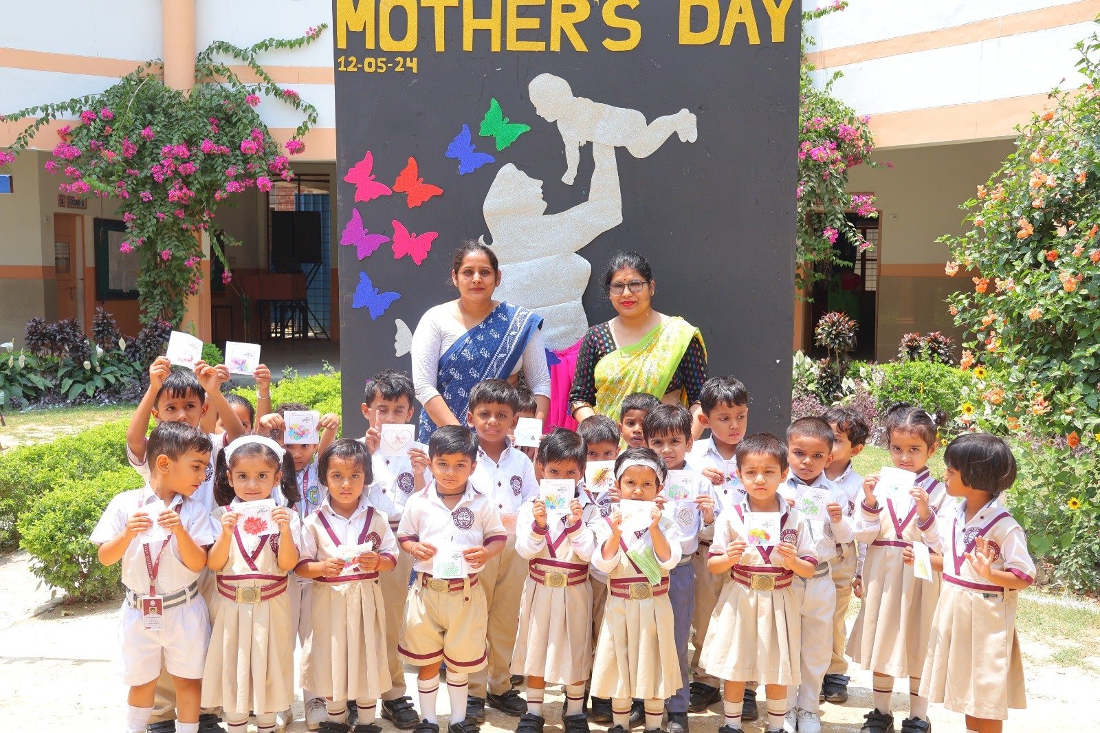 बच्चों ने बताया मां का महत्व, मदर एथीना में हुआ कार्यक्रम