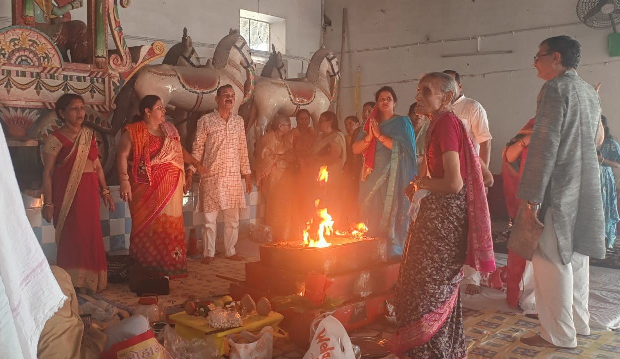 हवन पूजन के साथ मनाया गया श्री शिव-पार्वती विग्रह की स्थापना का वार्षिकोत्सव
