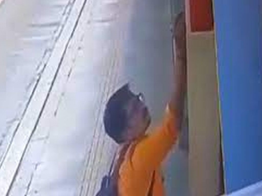 केजरीवाल को भेजे थे धमकी भरे संदेश...दिल्ली पुलिस ने धर लिया बरेली का युवक