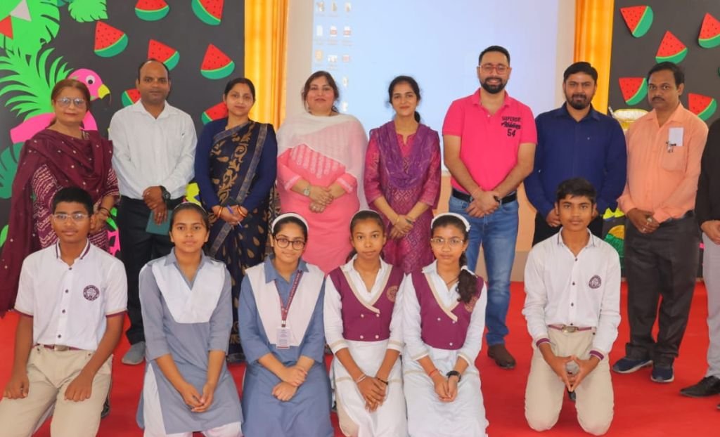 मदर एथीना स्कूल में स्काउट गाइड व स्वास्थ्य परीक्षण शिविर का आयोजन