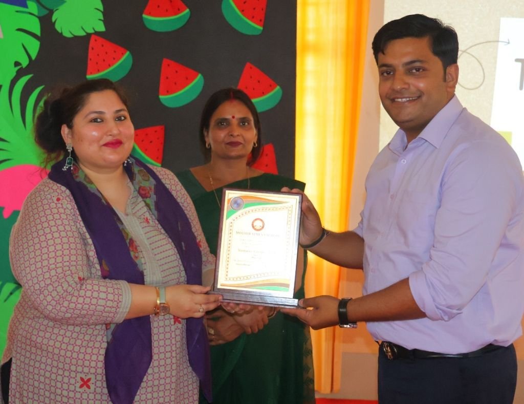 विद्यार्थियों को सिखाए सफल व्यवसायी बनने के गुर, साइबर क्राइम की भी दी जानकारी