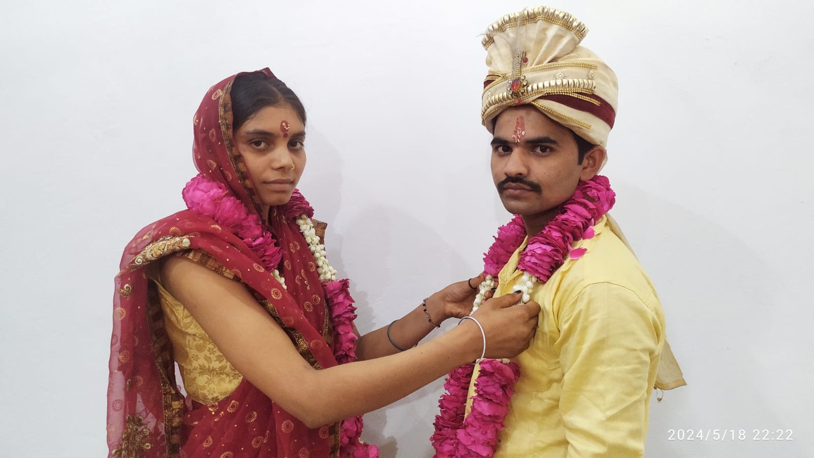 धर्म परिवर्तन कर निशा बन गई 'राधिका' ...शादी हुई तो जमकर नाची