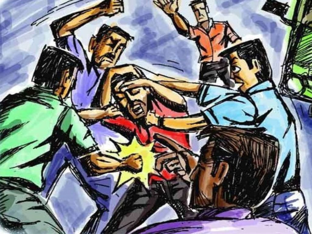 छत से फेंक दिया ग्रामीण को तो आरोपी नहीं पकड़े, एक महीने बाद मर गया तो दो दिन में किया गिरफ्तार