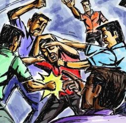 छत से फेंक दिया ग्रामीण को तो आरोपी नहीं पकड़े, एक महीने बाद मर गया तो दो दिन में किया गिरफ्तार