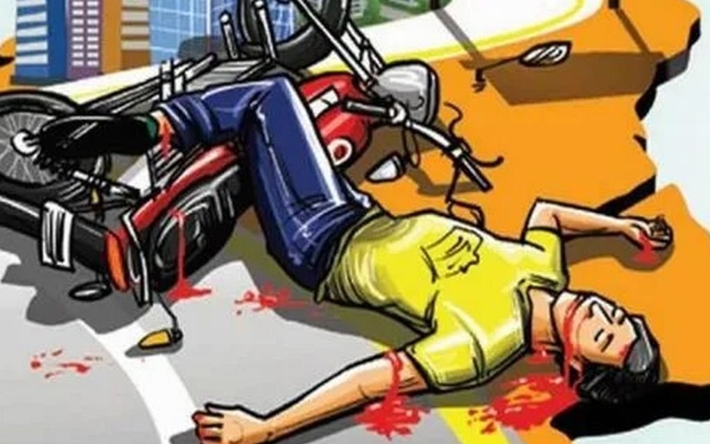 वसूली करके लौट रहे थे संग्रह अमीन, ईको की टक्कर से गिरी बाइक और....