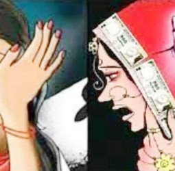 आए दिन पुत्रवधू से दुष्कर्म करता है ससुर...पति को बताया तो उसने भी फटकारा