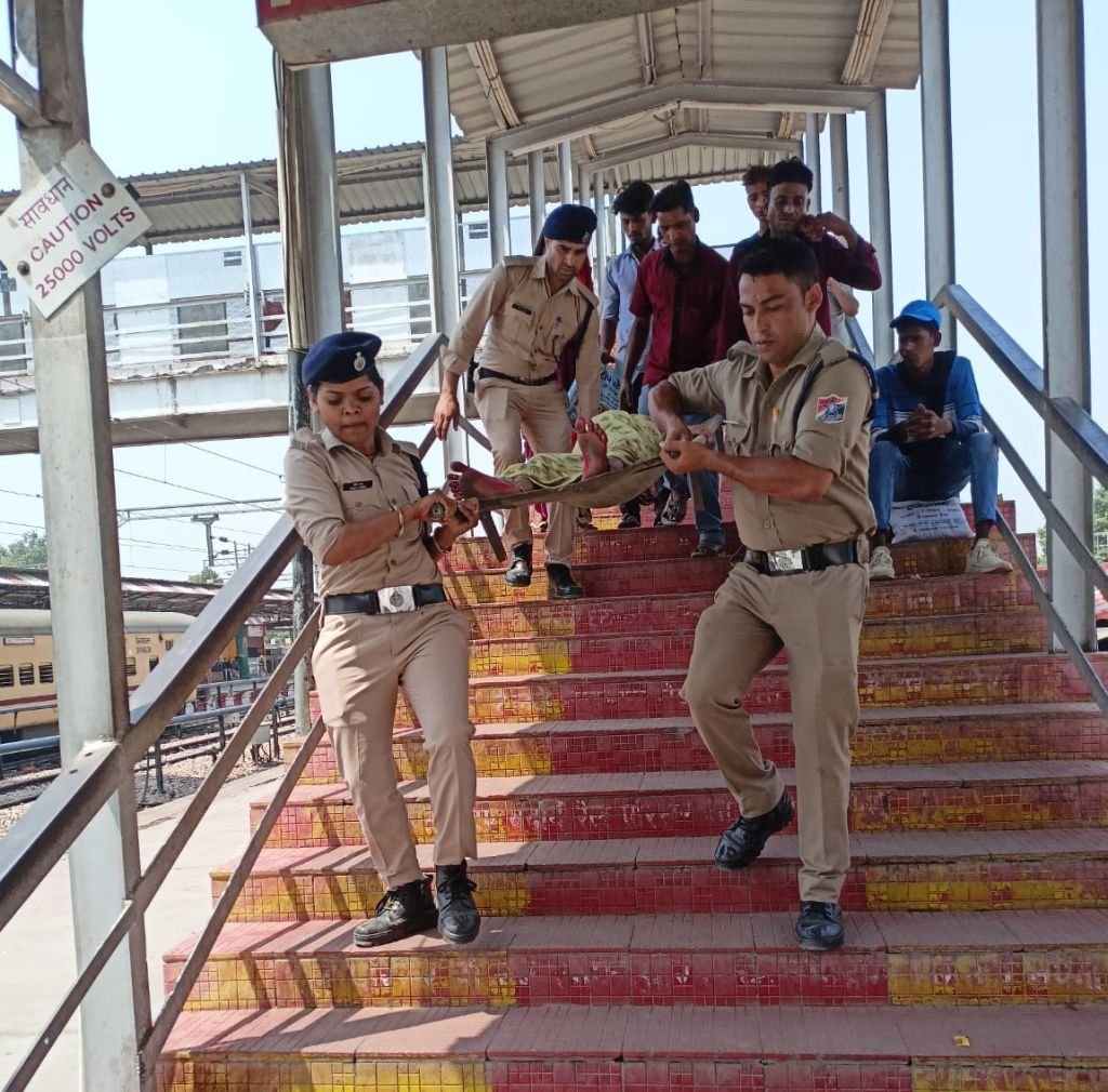 ट्रेन में महिला को हुई प्रसव पीड़ा..रेलवे ने दी सहायता, पुत्र का हुआ जन्म