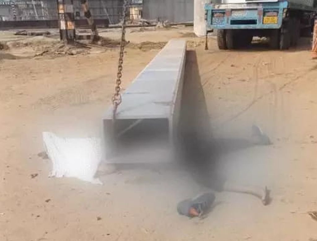 उफ ! ऐसी दर्दनाक मौत....जमीन से चिपक गई लाश, खुरचकर निकालनी पड़ी