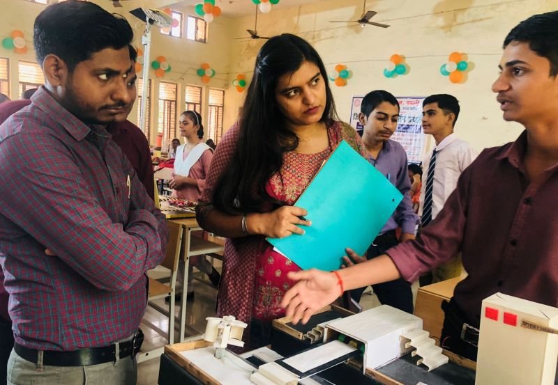 वायु प्रदूषक नियंत्रक बनाकर विजय रहे प्रथम, अली ने बनाया रेलवे ट्रैक सिक्योरिटी सिस्टम