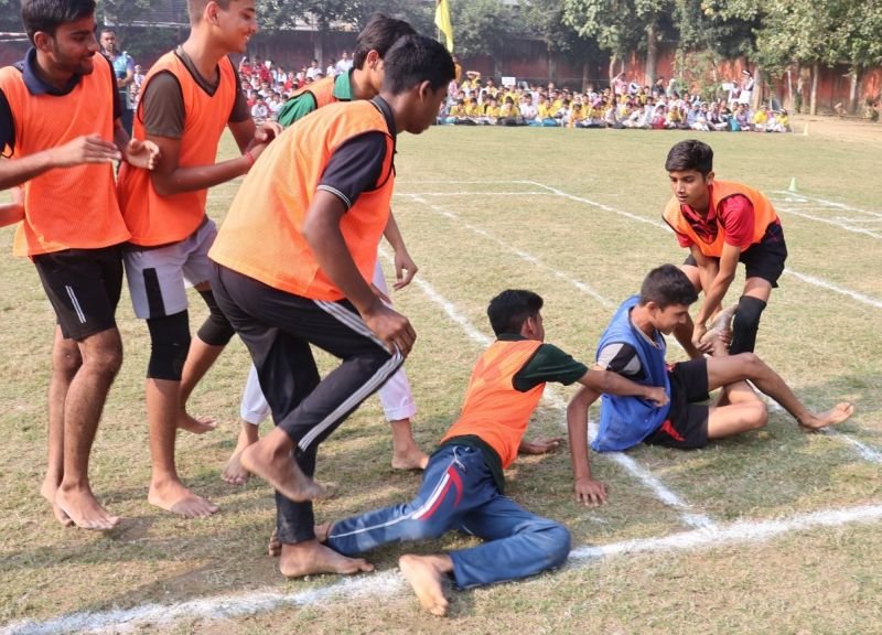 मदर एथीना स्कूल में ‘स्पोर्ट्स मीट’ का आयोजन, खूब खेले बच्चे