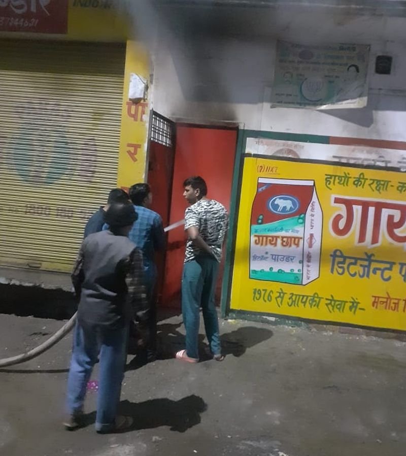 न बिजली, न दीवाली का दीपक...तो किस चिंगारी ने गोदाम में रखा एक करोड़ का माल किया स्वाह