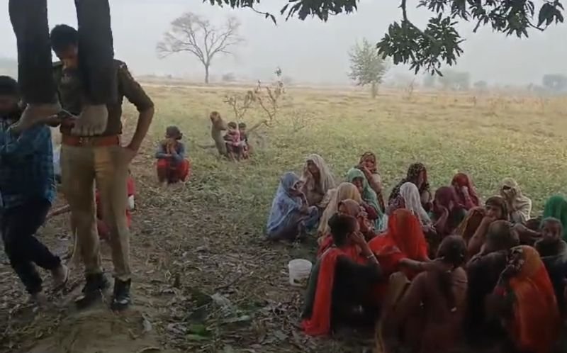 शाम को खाने गया था दावत, अगले दिन पेड़ पर लटकी मिली लाश